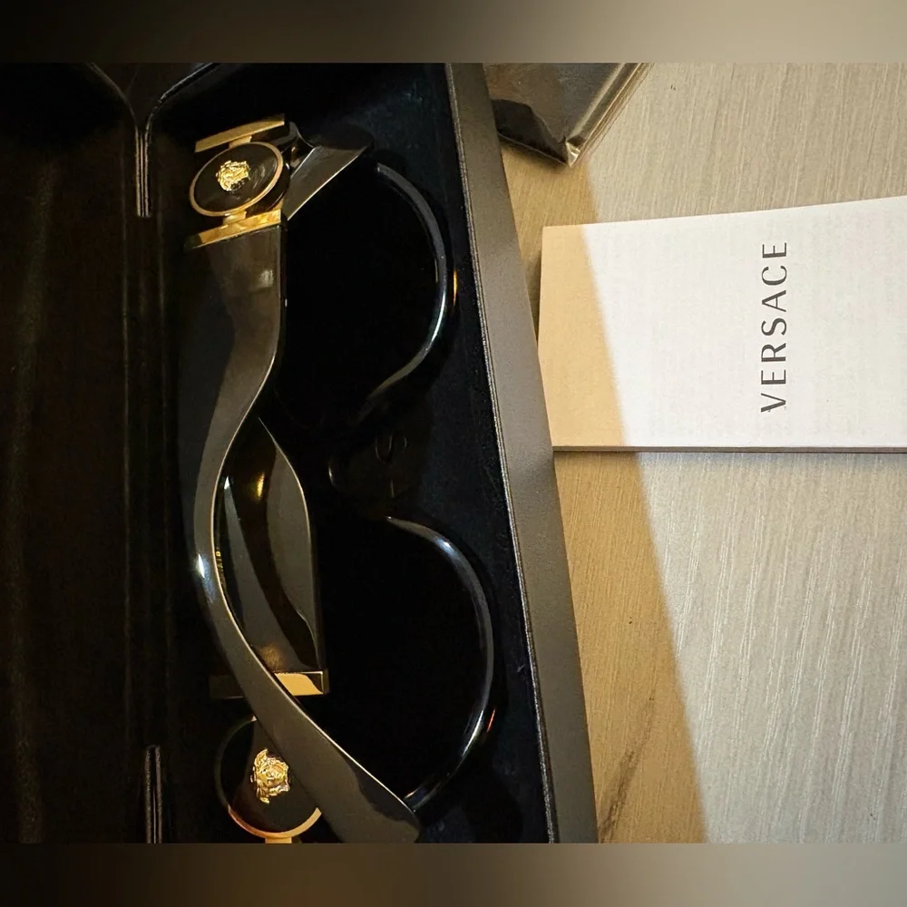 NWT Versace‎ Black and Gold Sunglasses (papers,box ,dust bag)